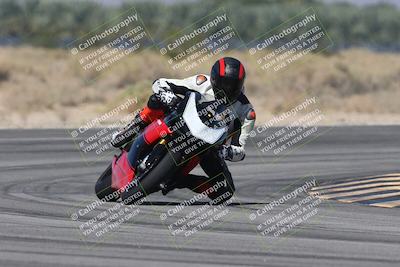 media/Oct-13-2025-Moto Forza (Mon) [[a66d839500]]/3-B Group/Session 3 (Turn 16)/